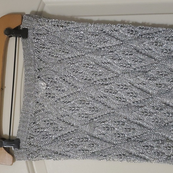 Metallic mesh midi skirt. - Picture 3 of 4